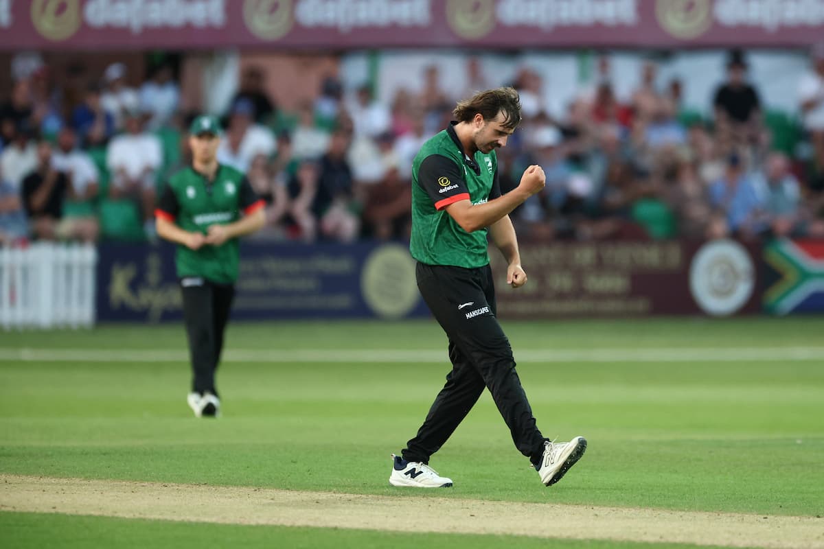 WICKET - Leicestershire's Ben Green celebrates bowling Shadab Khan  during the Vitality T20 Blast North Group match between Leicestershire Foxes and Lancashire Lightning at Uptonsteel Grace Rd, Leicester, UK on 26 June 2026.