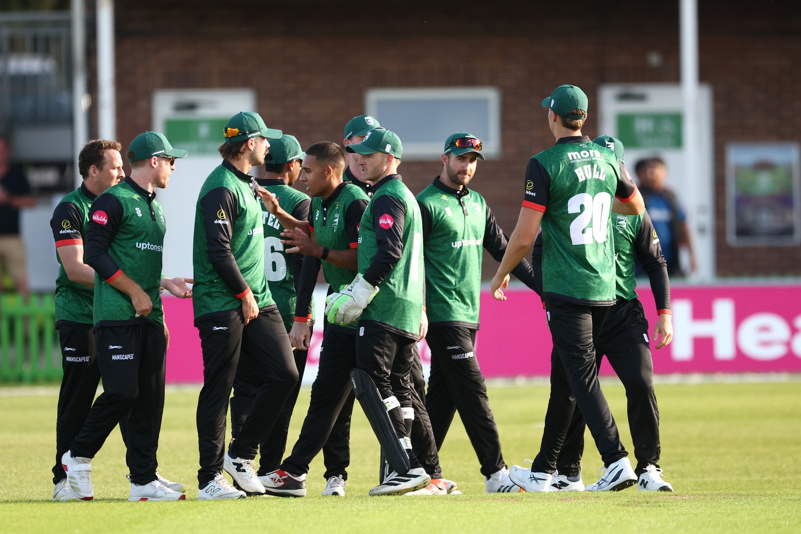 WICKET - Leicestershire's players congratulate Leicestershire's Ashton Turner on catching Isaac Mohammed during the Vitality T20 Blast North Group match between Leicestershire Foxes and Worcestershire Rapids at the Uptonsteel Grace Rd, Leicester, UK on 22 May 2026.